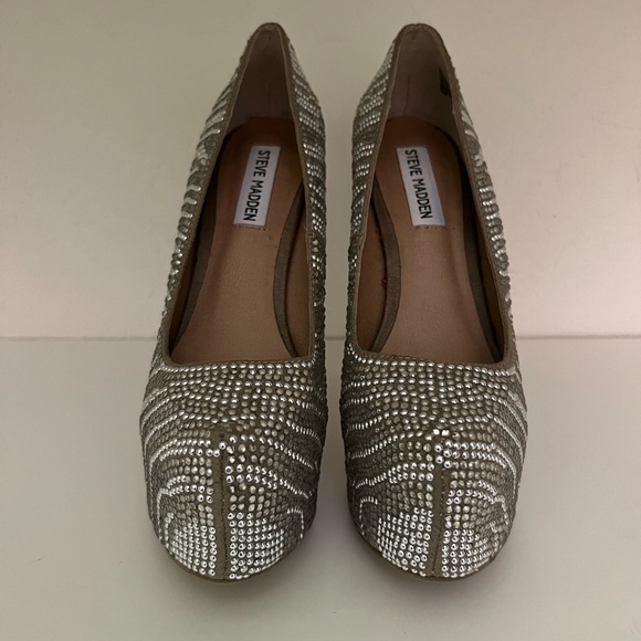 Steve Madden Dyvinal Pewter Pumps - Picture 7 of 7